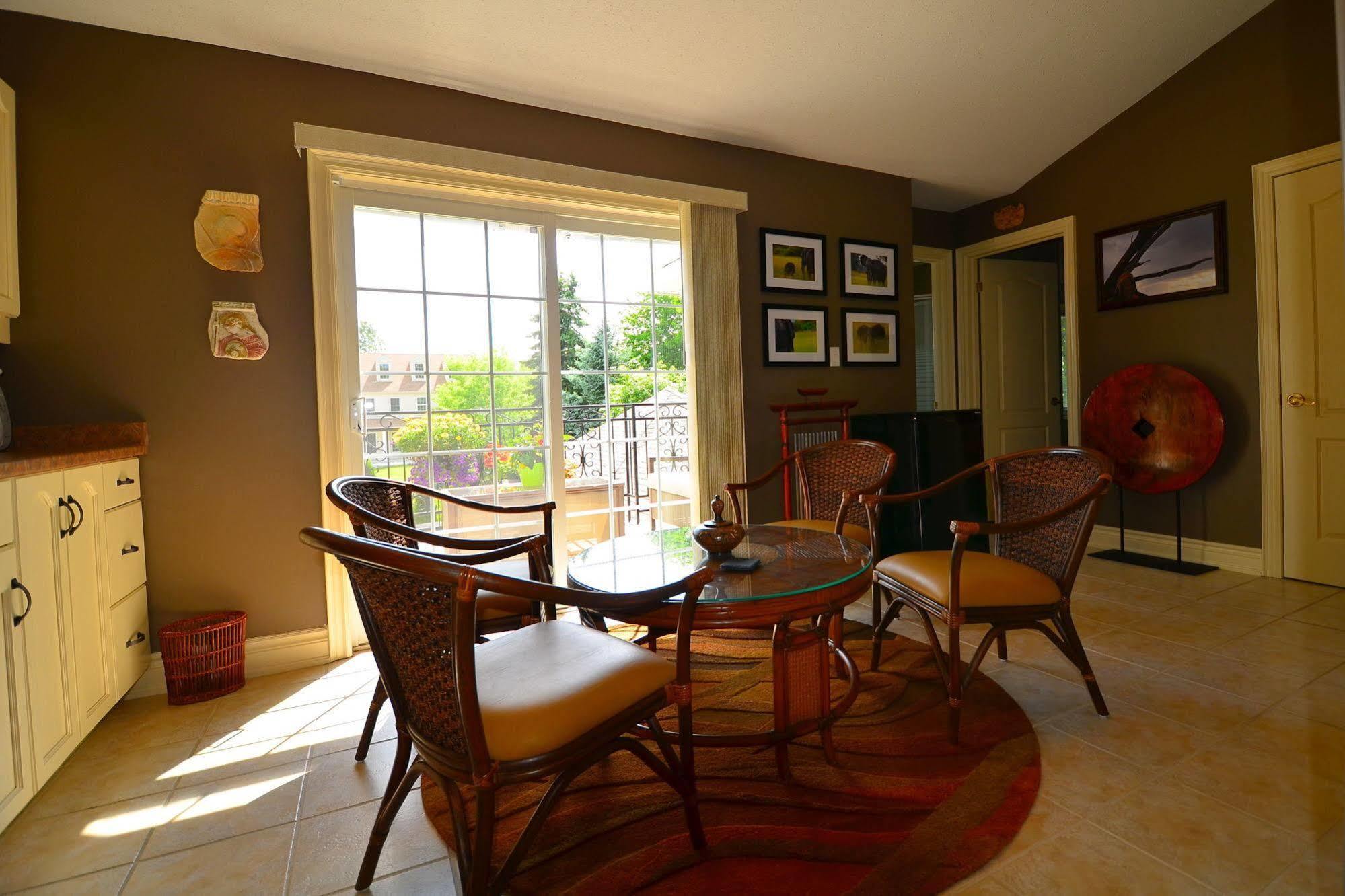Explorer House Bed & Breakfast Niagara-on-the-Lake Exterior photo